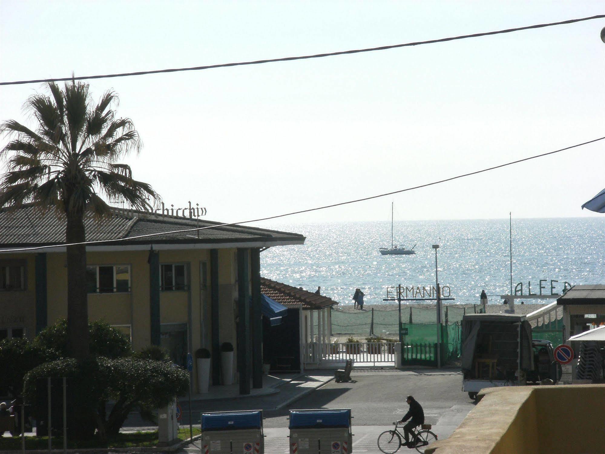 Hotel Ely Viareggio Dış mekan fotoğraf